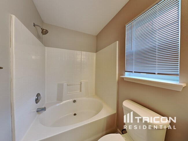 Building Photo - 6716 Commack Dr