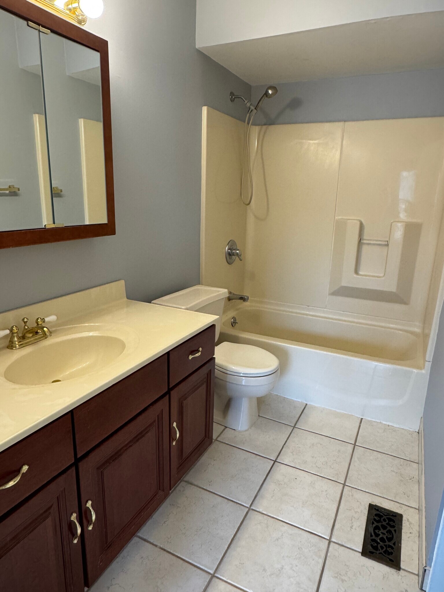 Building Photo - 180 Leedom Way