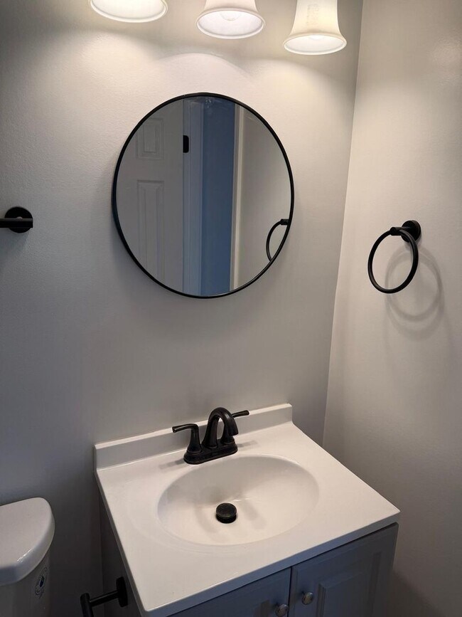 Building Photo - For Rent – Newly Remodeled 5 Bedroom Home!