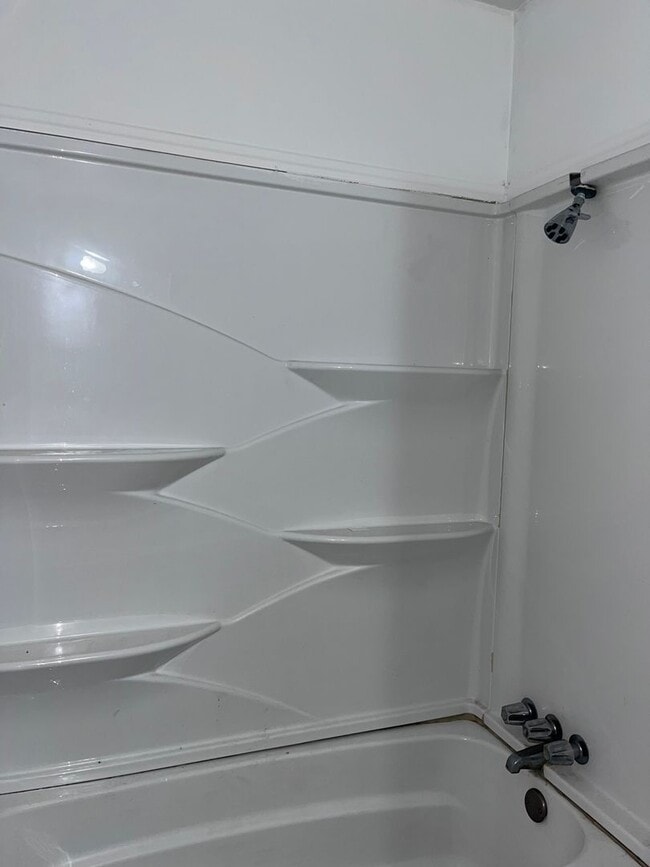 Building Photo - Move-In Ready!