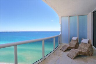 Building Photo - 15811 Collins Ave