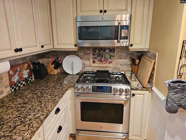 Building Photo - 625 Challedon Dr