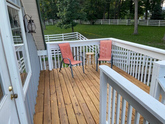 Building Photo - 4 W County Line Rd