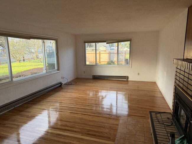 Building Photo - 3525 River Rd