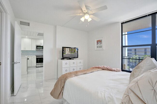 Building Photo - 6 Royal Palm Way