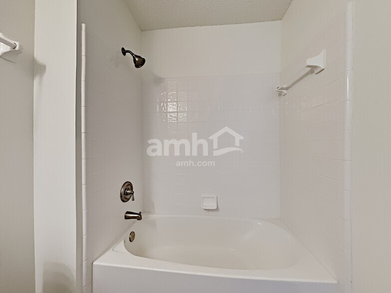 Building Photo - 3766 Woodbriar Dr