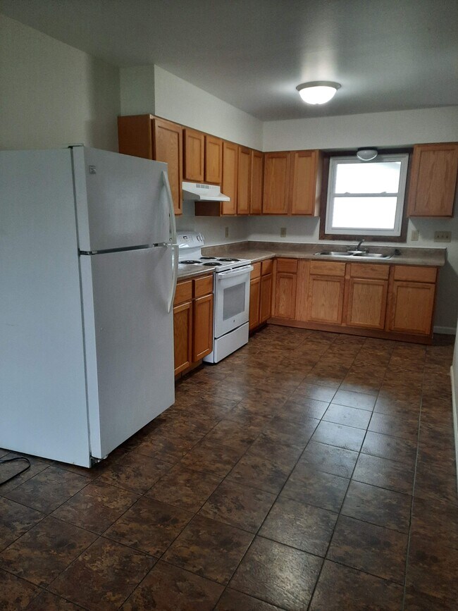 Building Photo - 3039 Runway Ave