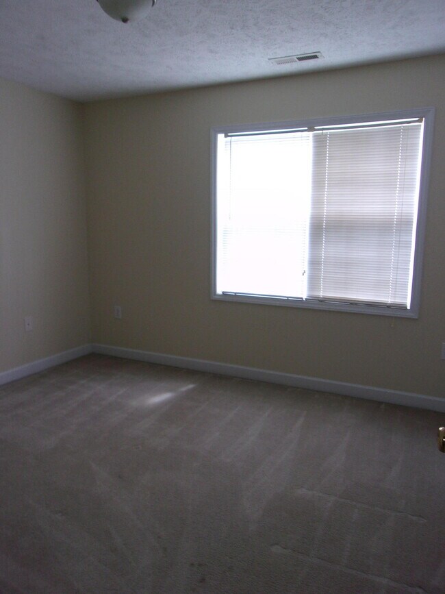 Building Photo - 1095 Magnolia Dr