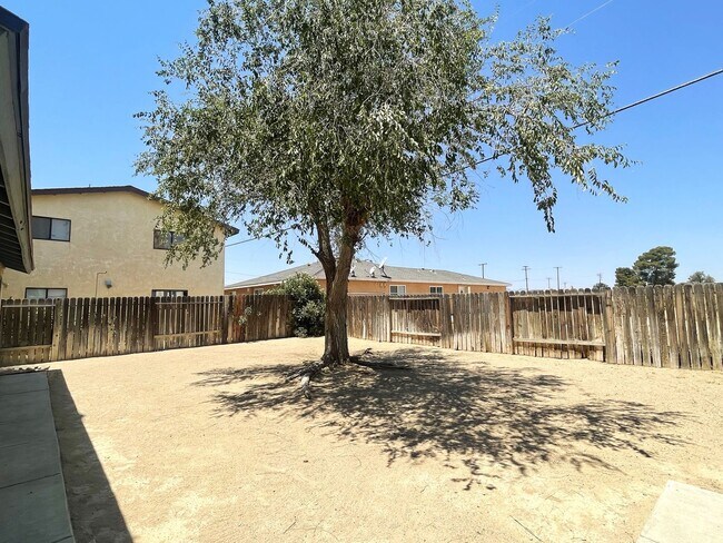 Building Photo - 10940 Jeremy Dr