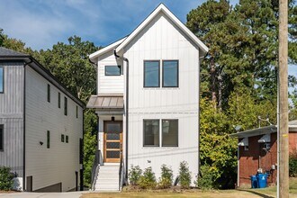 Building Photo - 4-bedroom, 4-bathroom Custom Home in Durha...