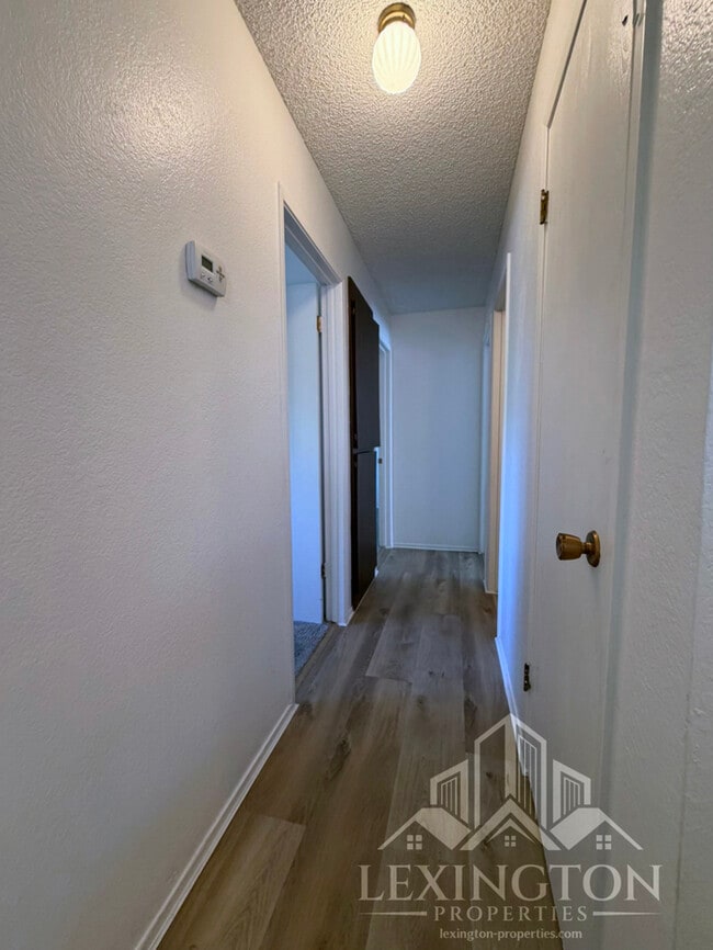 Building Photo - Lovely, 3BD/2BA, Home in Desirable Orangevale Neighborhood, Almond Acres, off Oak Ave. and Hickory!