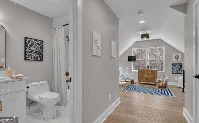 Building Photo - 459 Lester road