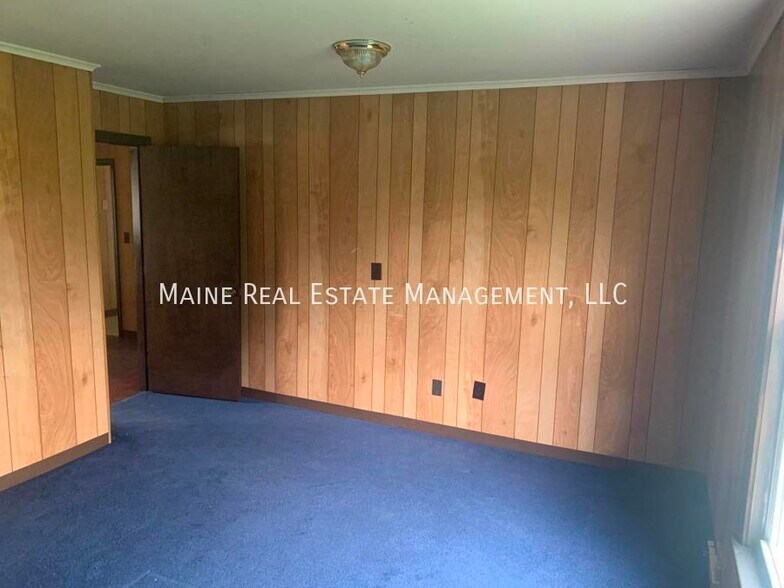 Building Photo - 575 Main St