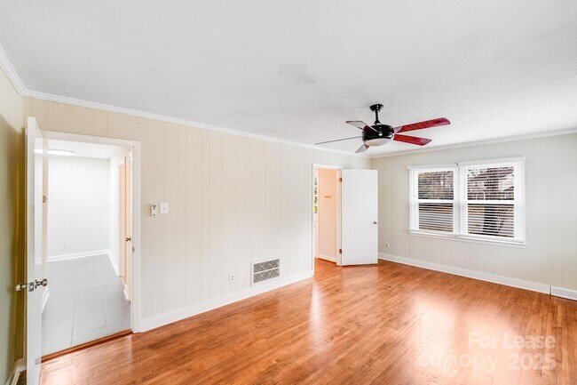 Building Photo - 5001 Vescova Ct