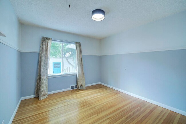 Building Photo - 4Bd/1.75Ba Edmonds House