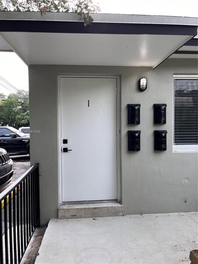Building Photo - 1015 W Las Olas Blvd