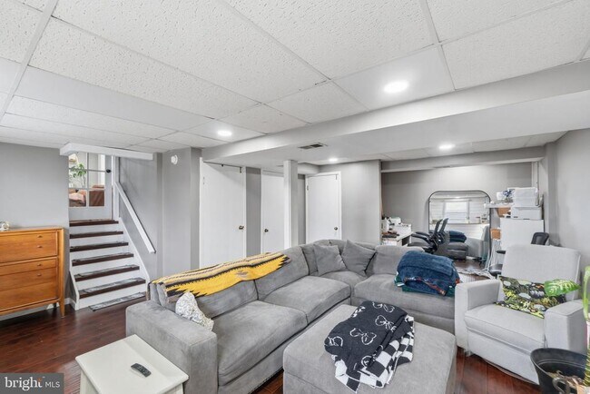 Building Photo - 117 Village Way