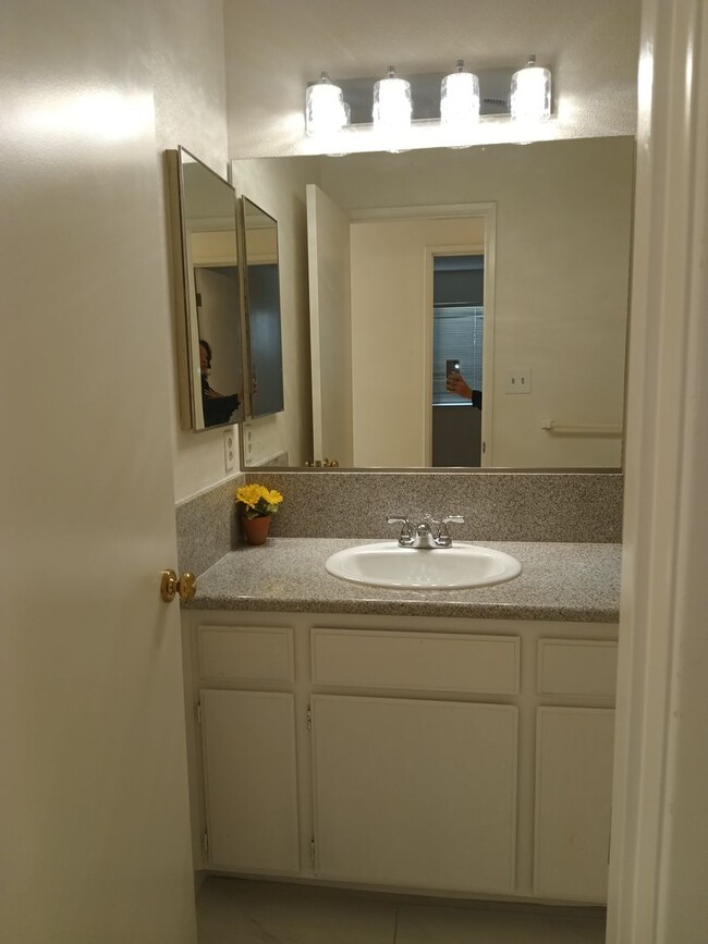 Building Photo - Stylish, Secure, and Pet-Friendly 3-Bedroo...