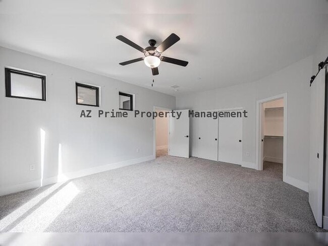 Building Photo - 142 E Hearne Way