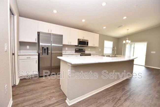 Building Photo - 749 Daphne Dr