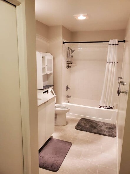 Bathroom - 26 Bayside Ct