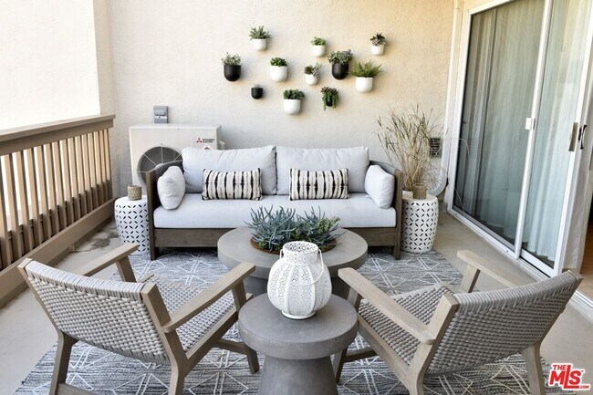 Building Photo - 23908 De Ville Way