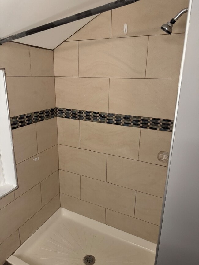 Building Photo - 2707 Commercial Ave