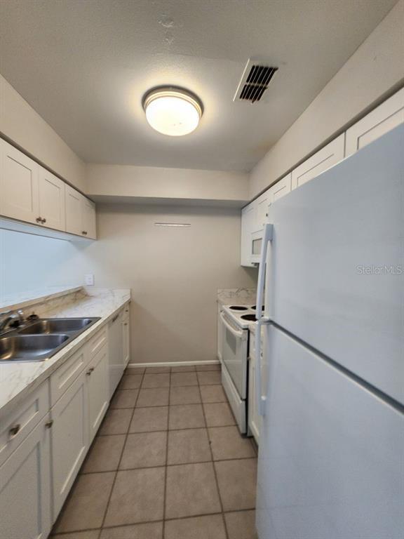 Building Photo - 2760 Gray Fox Ln