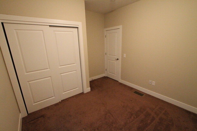 Building Photo - Remodeled 2 Bedroom Home with Garage and F...