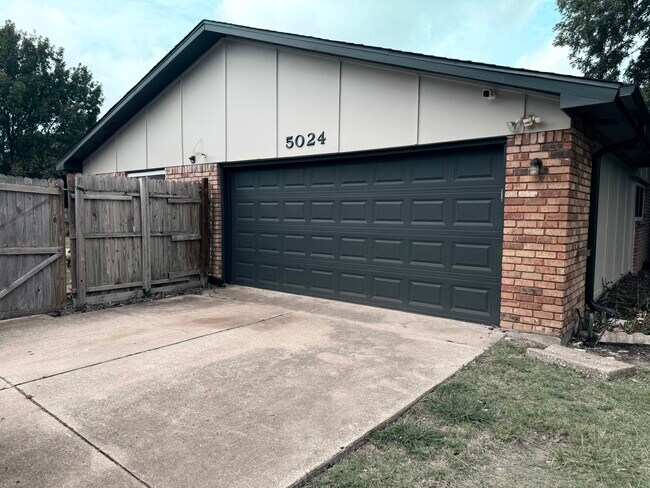 Building Photo - 5024 Middleton Cir