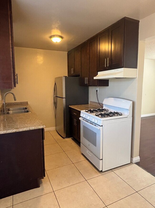 Building Photo - 1 Bedroom available now in East LA