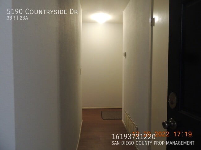Building Photo - 5190 Countryside Dr