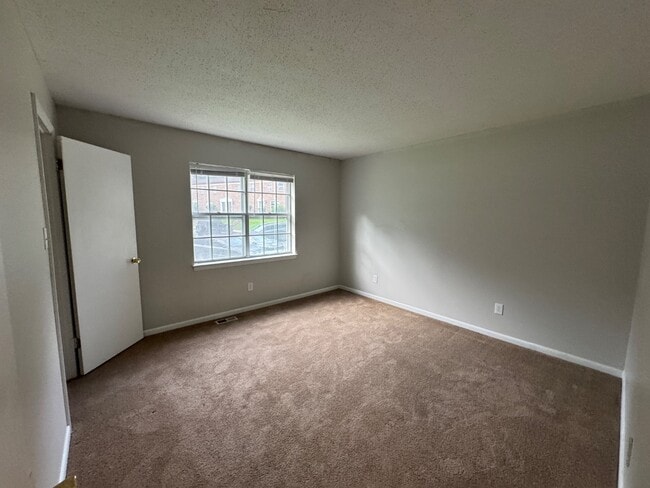 Building Photo - 802 British Wood Dr SW