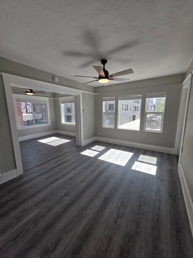 Building Photo - UPGRADED AND FRESH UPPER 1BD/1BA DOWNTOWN LONG BEACH