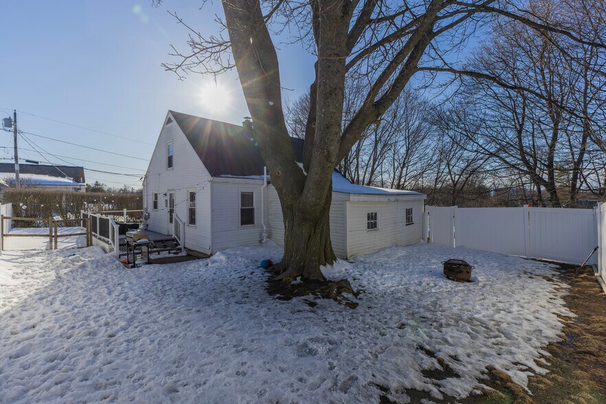 Building Photo - 2 Ridgeland Ave