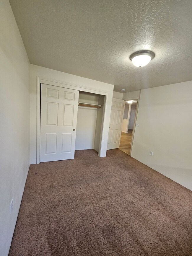 Building Photo - 1345
