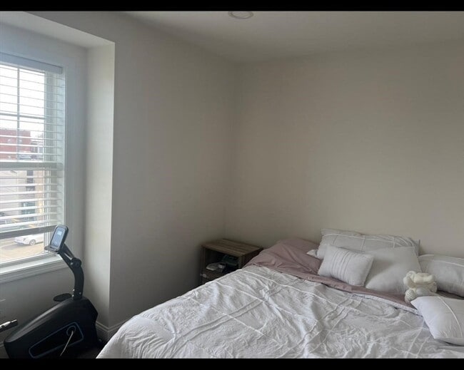 Building Photo - 693 Western Ave