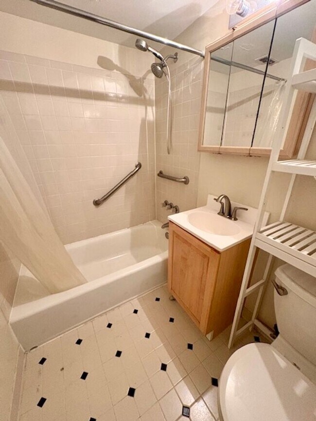 Building Photo - Remodeled 2 BR 1BA in Bethesda. Private front patio. Most utilities included.