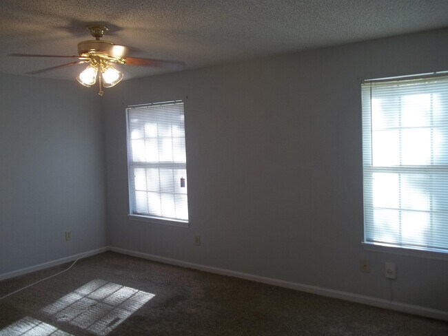 Building Photo - 3701 Dorset Way