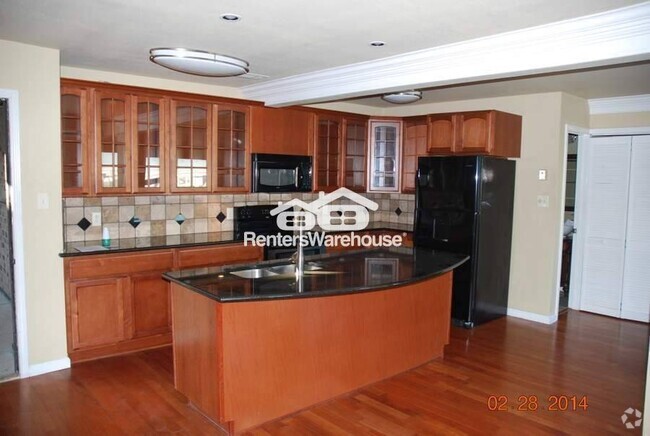 Building Photo - 8888 Tallwood Dr