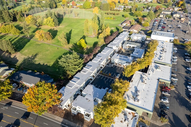 Building Photo - IRONWOOD GREENS