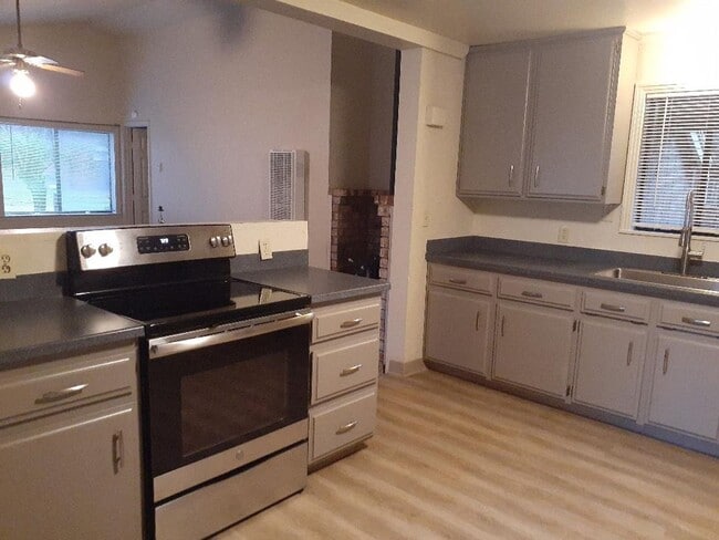 Building Photo - 3 bedroom cabin with carport