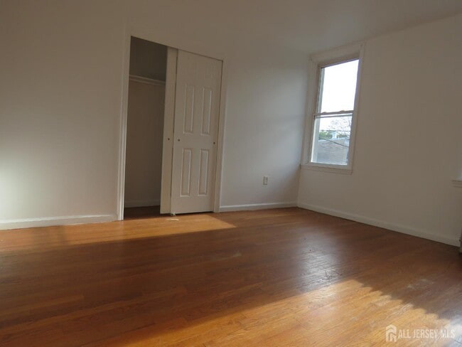 Building Photo - 475 Brace Ave