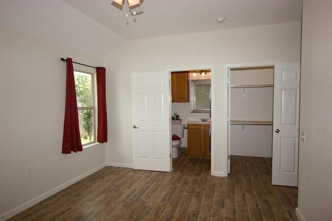 Building Photo - 7304 S Glenn St