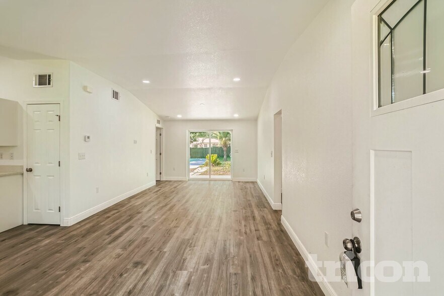 Building Photo - 2625 Nova Dr