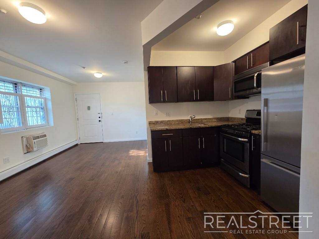 Building Photo - Beautiful renovated 1br Apartment