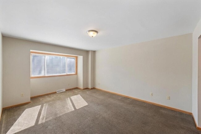 Building Photo - 304 Pondridge Cir