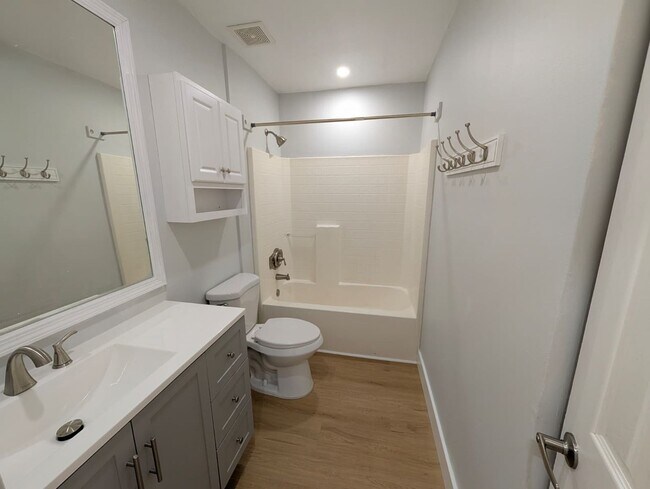 Building Photo - Charming Remodeled 3BD/1BA + Bonus Room | Fenced Yard | Pet Friendly