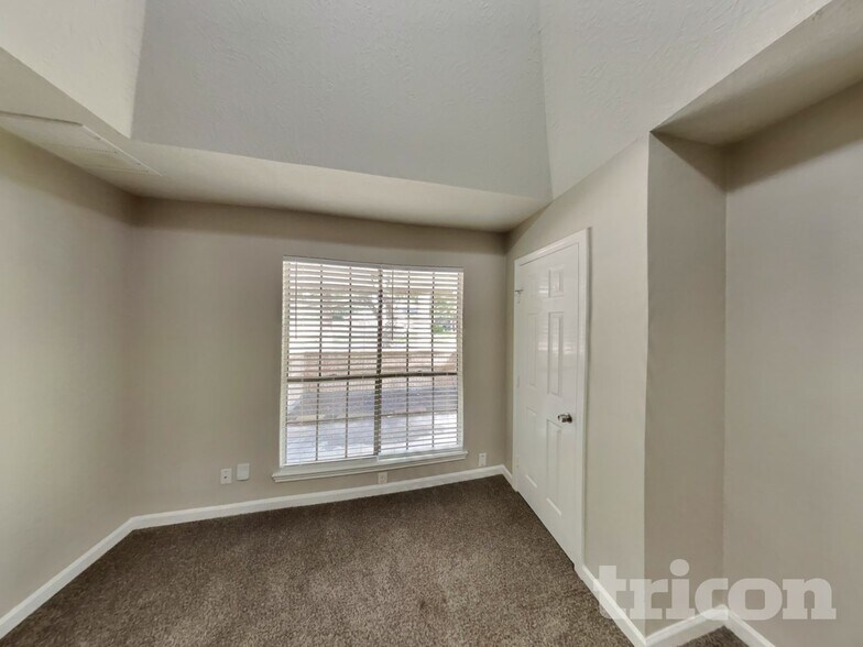 Building Photo - 3326 Doherty Pl