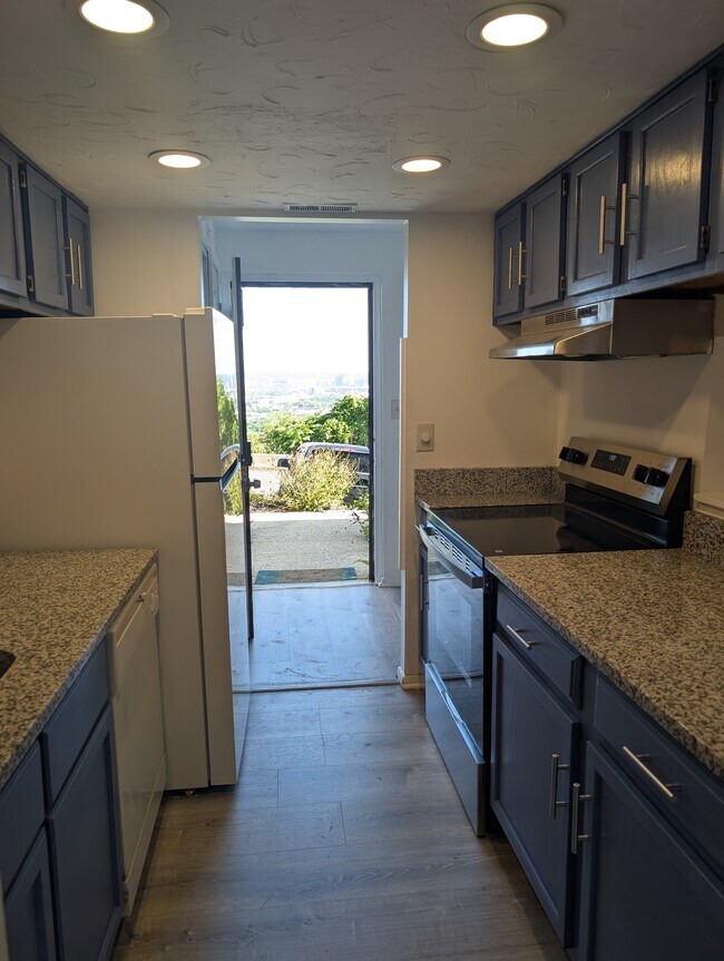 Building Photo - Warsaw Condo Unit 39